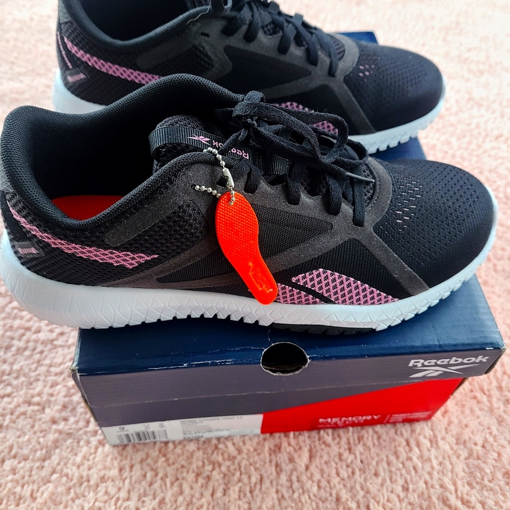 NWT Reebok flexagon force 2.0, size 9